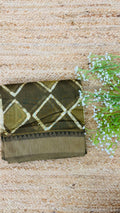 RS .640/- (60% Off on MRP Rs.1600/-)( DS 562)