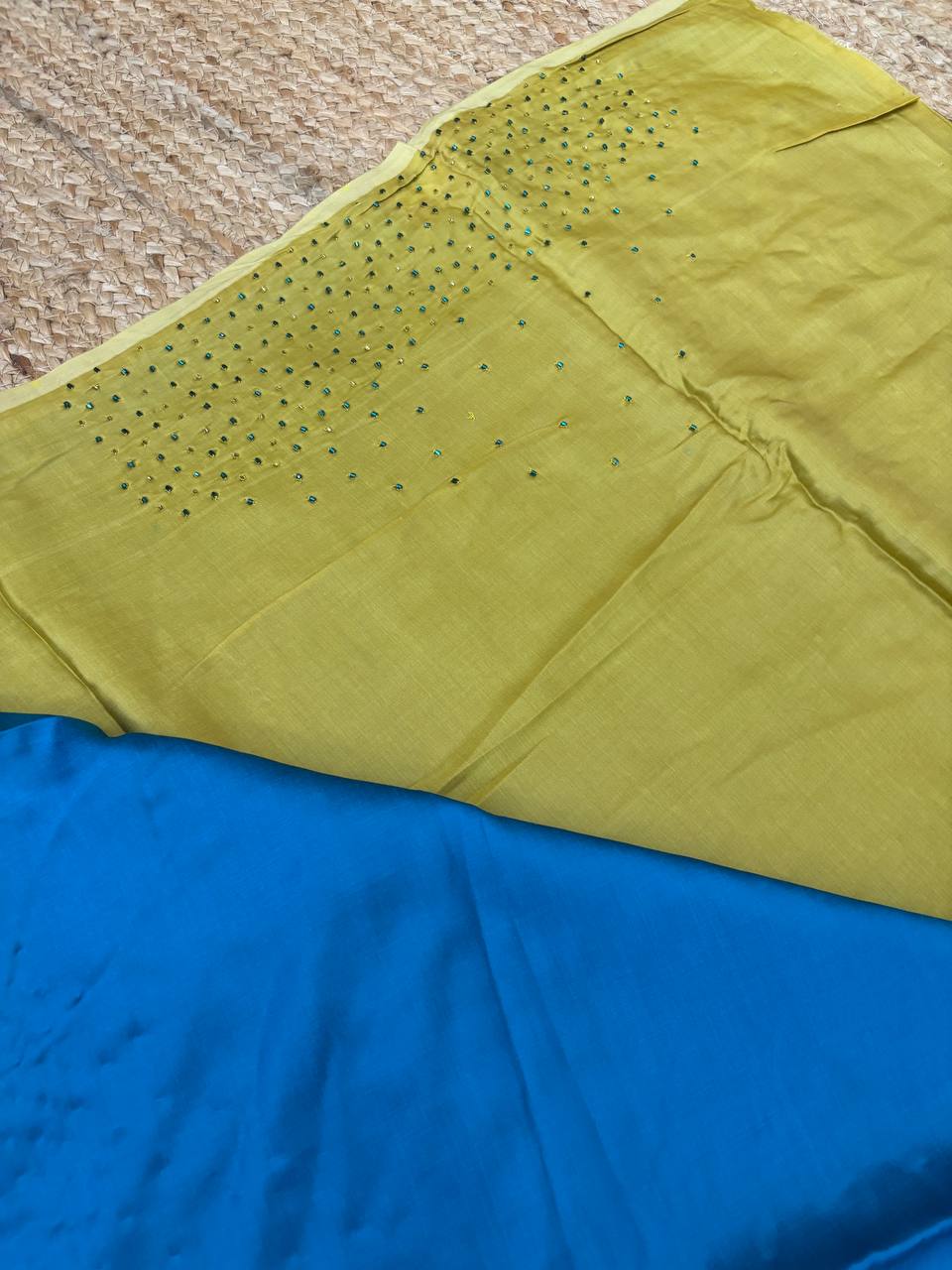 RS.1200/- (70% Off on MRP Rs.4000/-)( DS620)