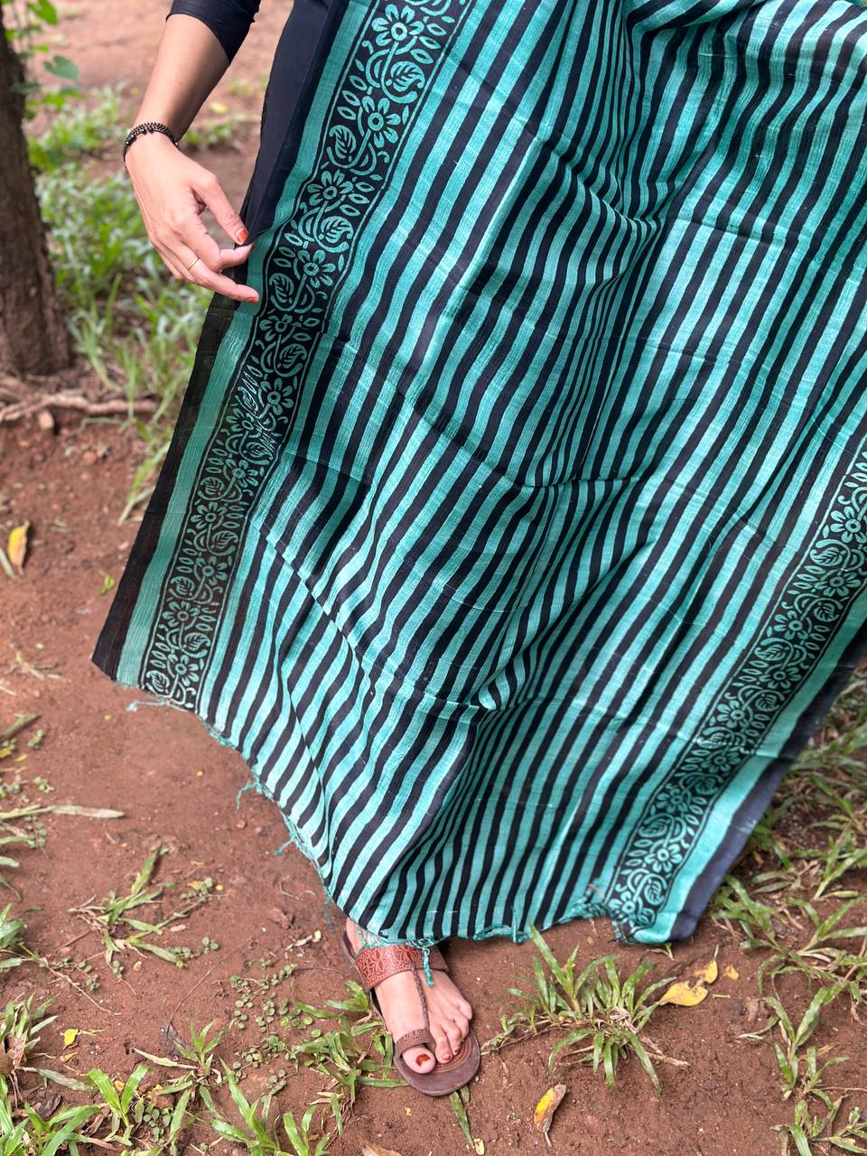 RS. 700/- (50% Off on MRP Rs. 1400/-)( DS-672)