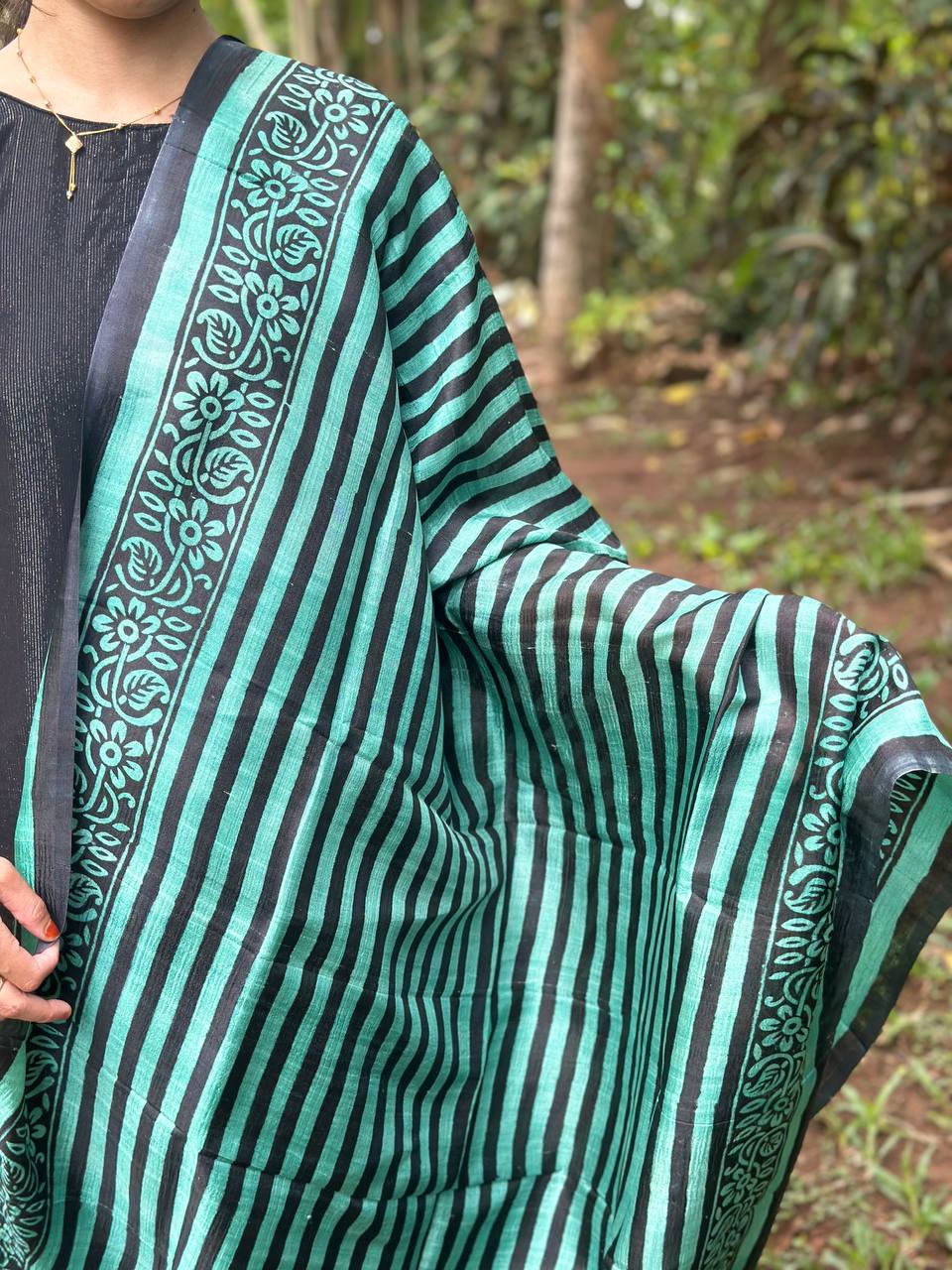 RS. 700/- (50% Off on MRP Rs. 1400/-)( DS-672)