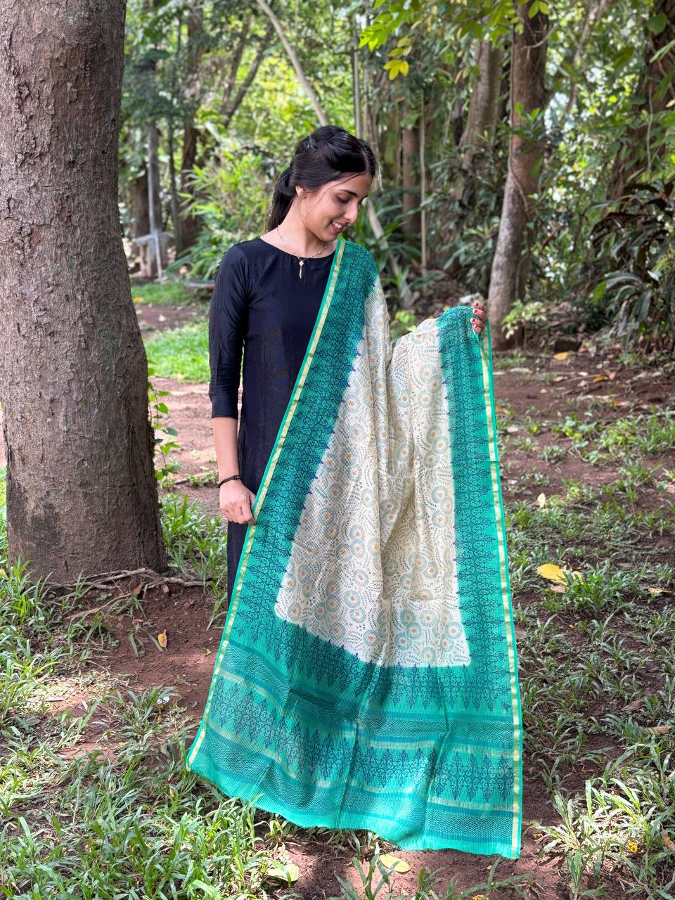 RS. 600/- (50% Off on MRP Rs. 1200/-)( DS-693)