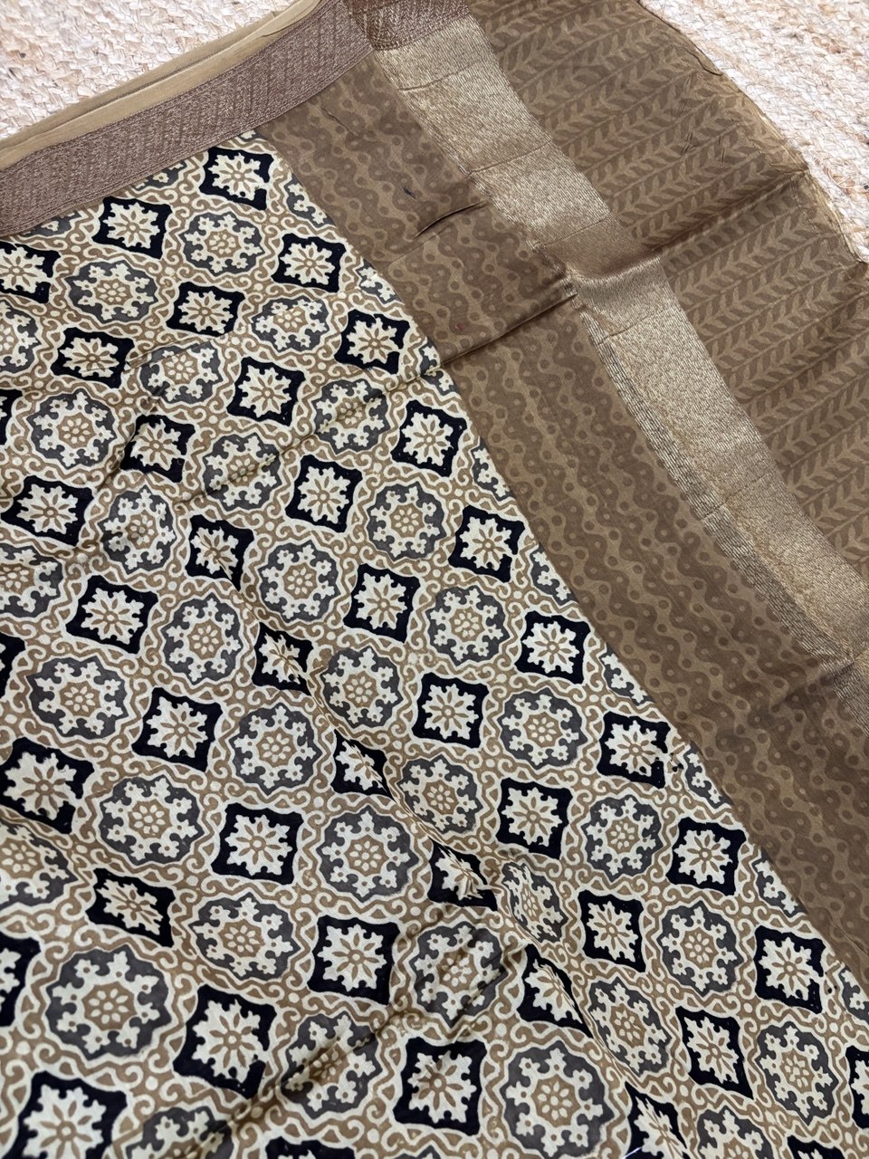 RS.720/- (70% Off on MRP Rs.2400/-)( DS-714)