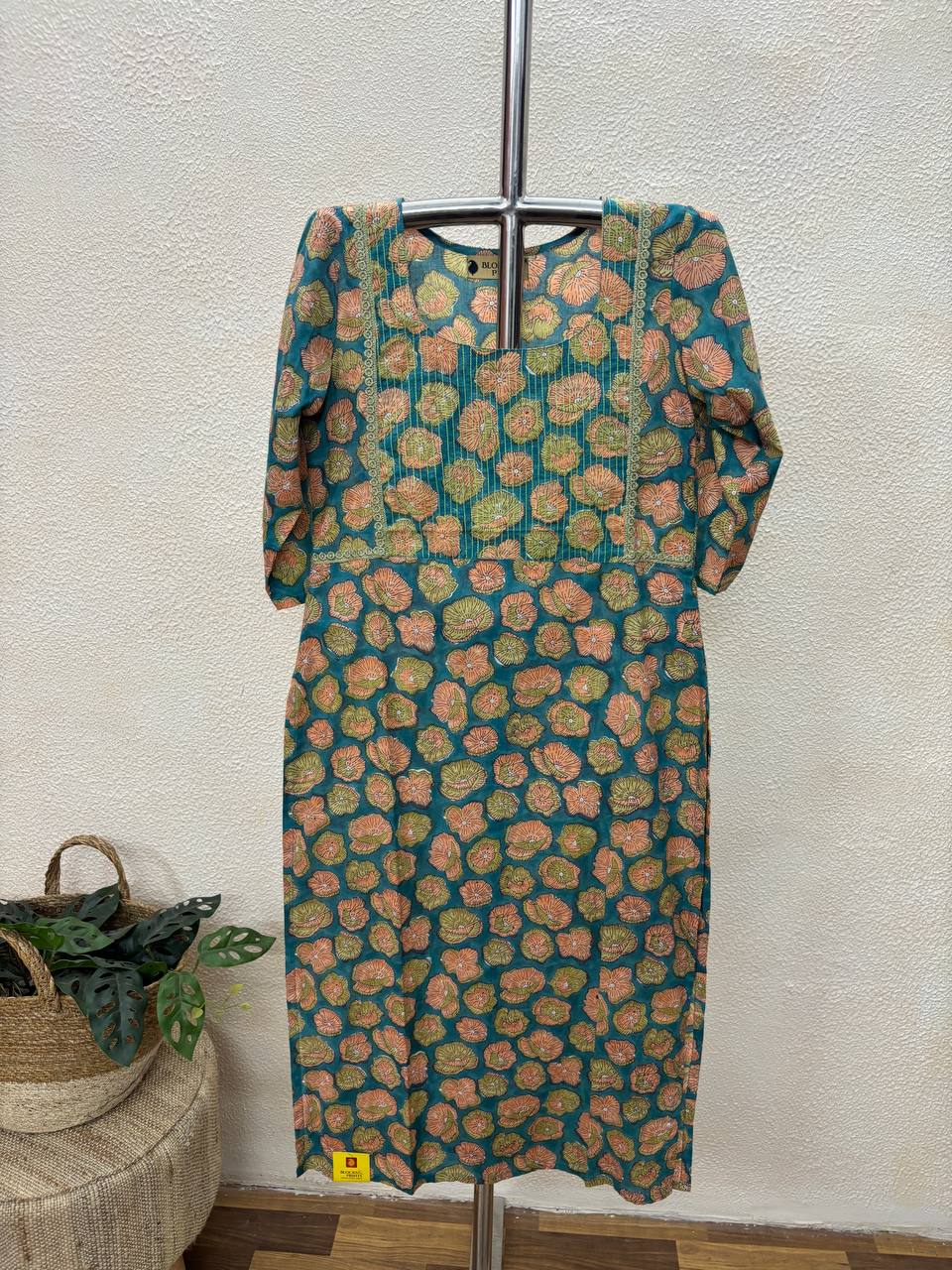 RS.550/- (50%Off on MRP Rs.1100/-)(DS-722)
