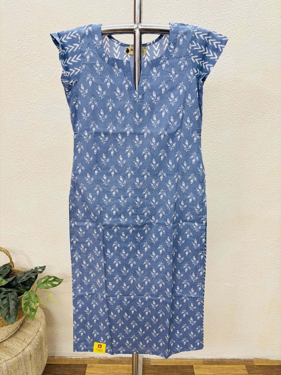 RS.440/- (50%Off on MRP Rs.880/-)(DS-728)