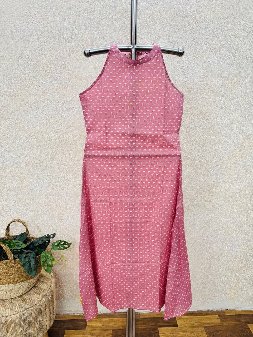 RS.550/- (50%Off on MRP Rs.1100/-)(DS-744)