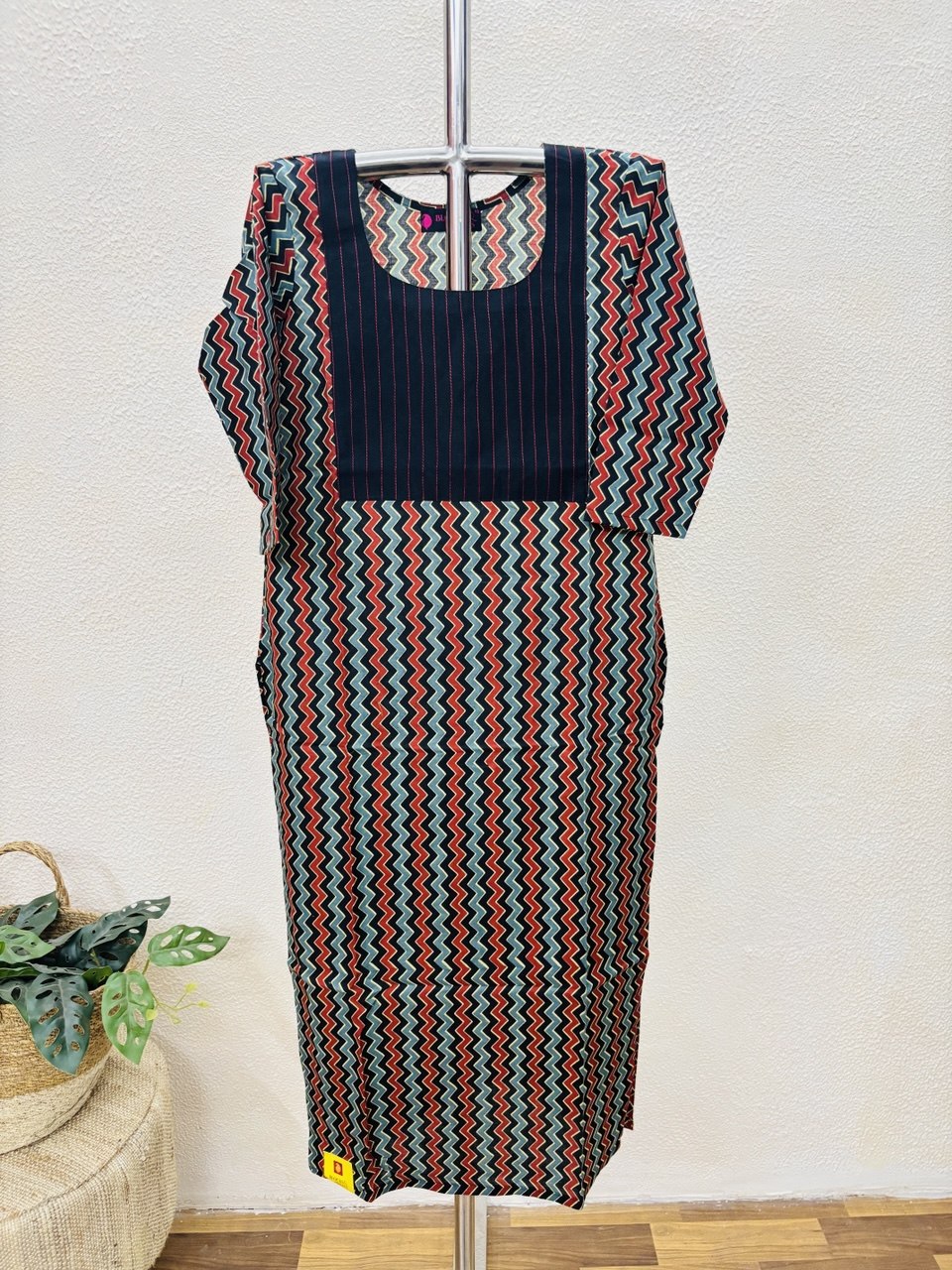 RS.395/- (50%Off on MRP Rs.790/-)(DS-745)