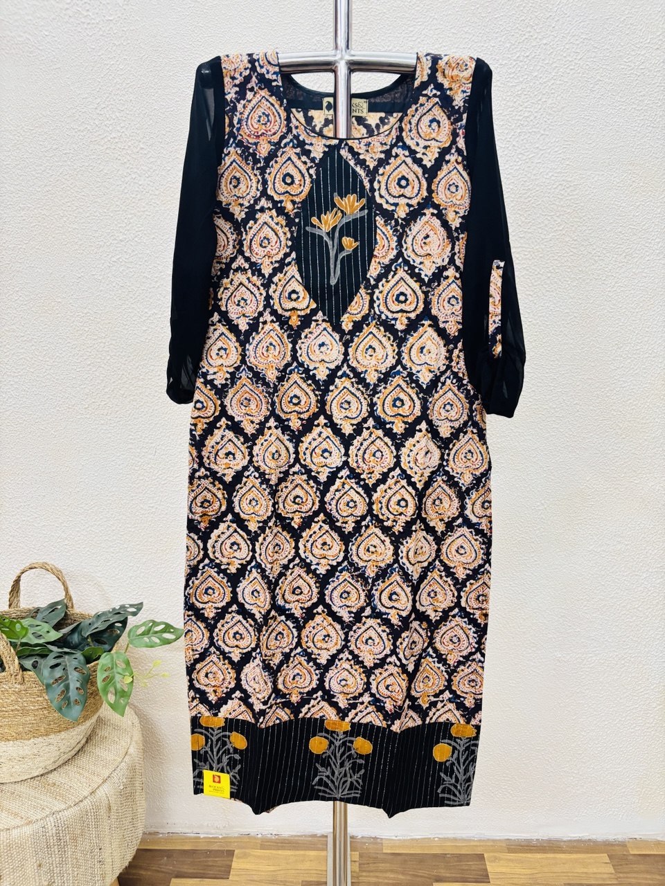 RS.490/- (50%Off on MRP Rs.980/-)(DS-749)