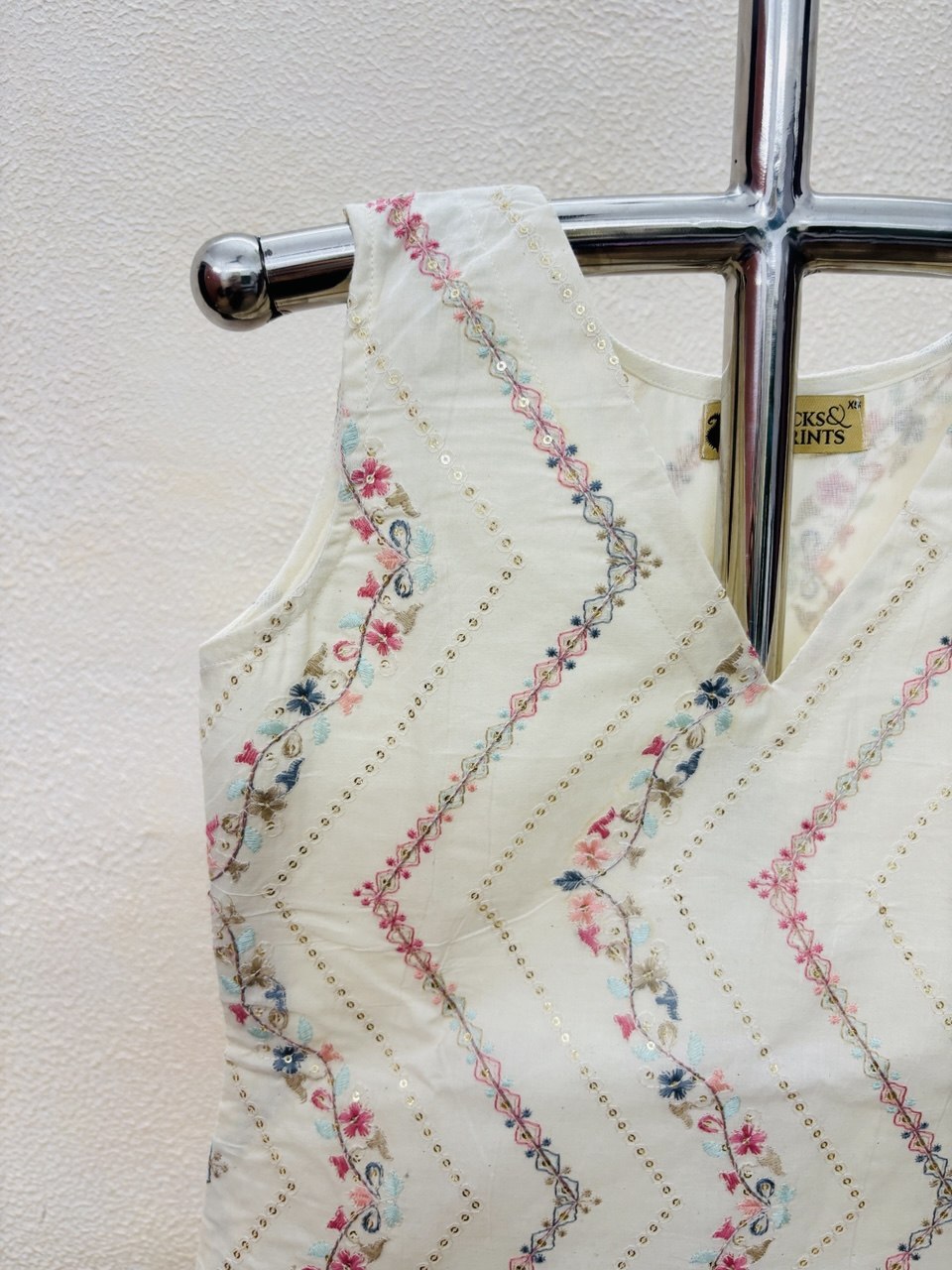 RS.800/- (50%Off on MRP Rs.1600/-)(DS-750)
