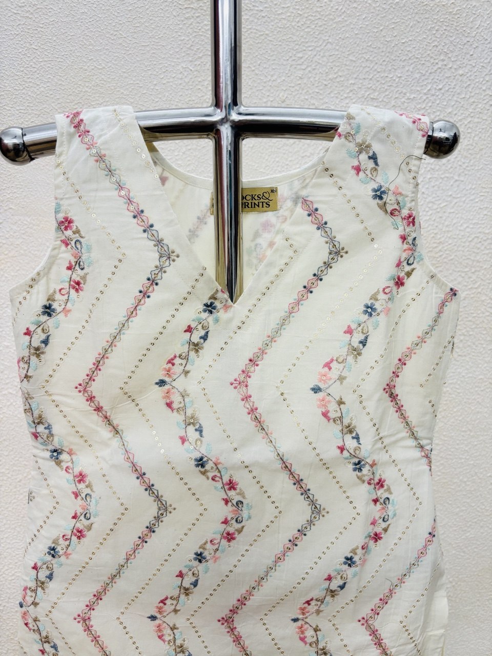 RS.800/- (50%Off on MRP Rs.1600/-)(DS-750)