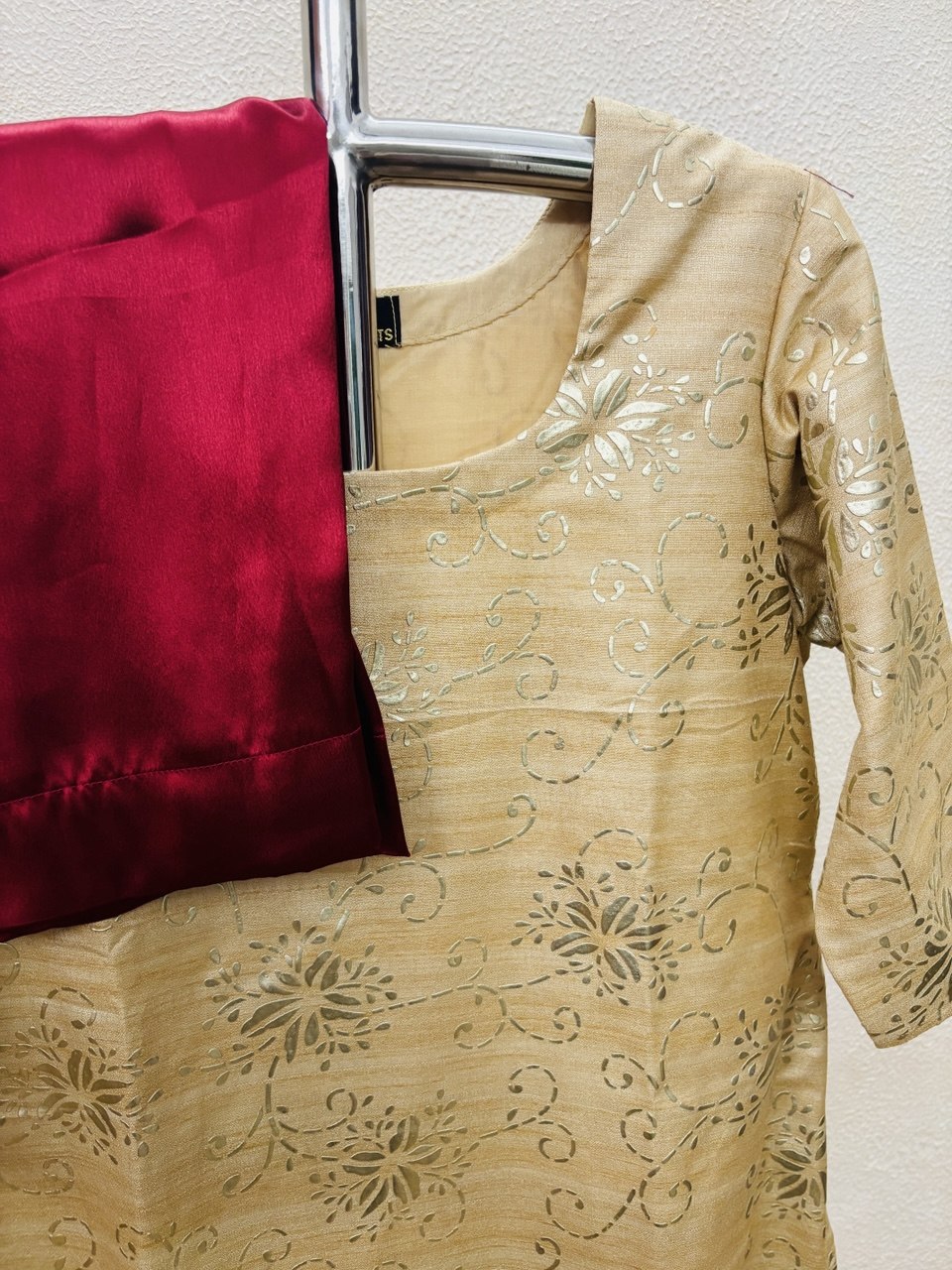 RS.800/- (50%Off on MRP Rs.1600/-)(DS-739)