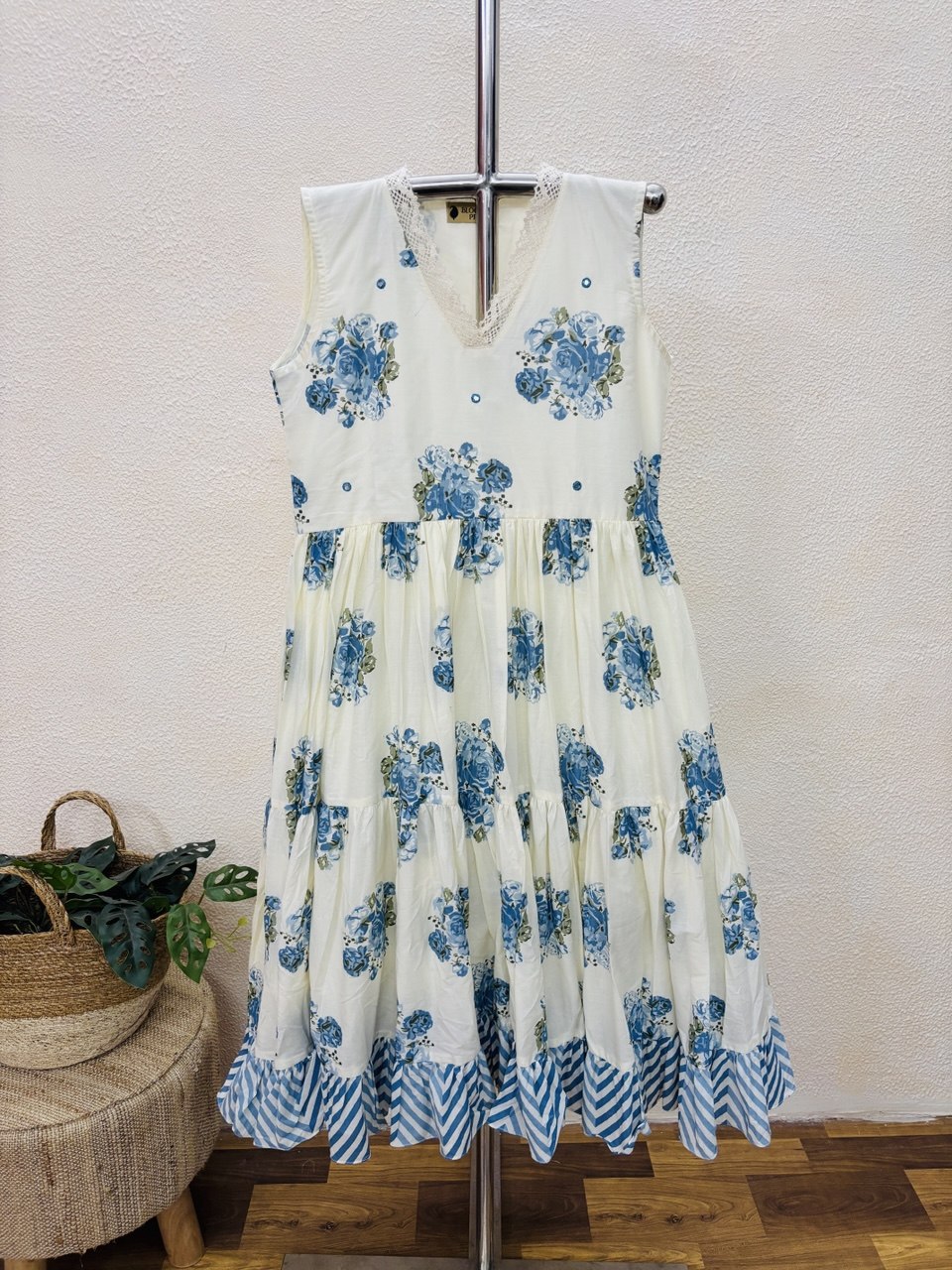 RS.750/- (50%Off on MRP Rs.1500/-)(DS-756)