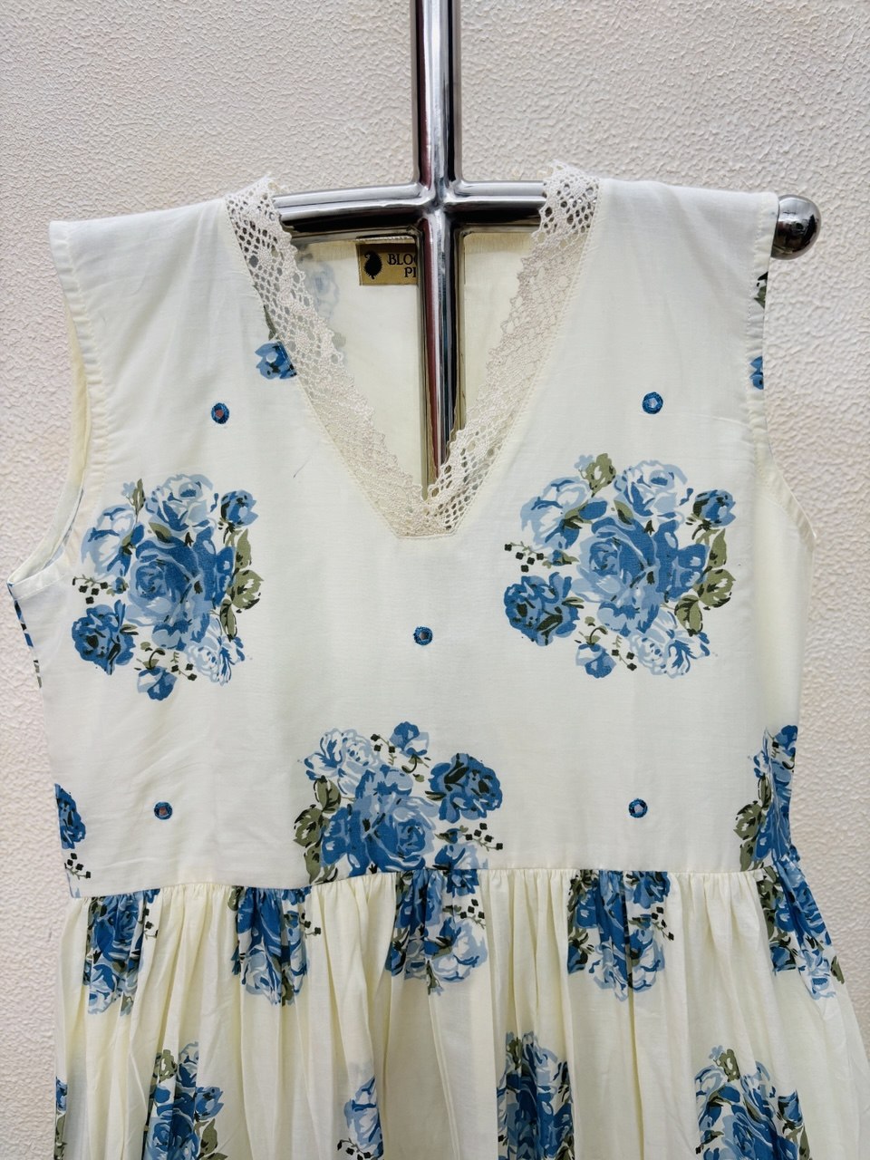 RS.750/- (50%Off on MRP Rs.1500/-)(DS-756)