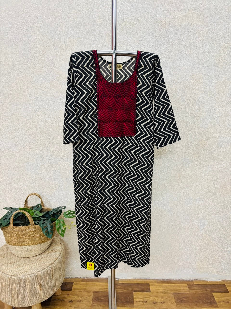RS.640/- (50%Off on MRP Rs.1280/-)(DS-766)