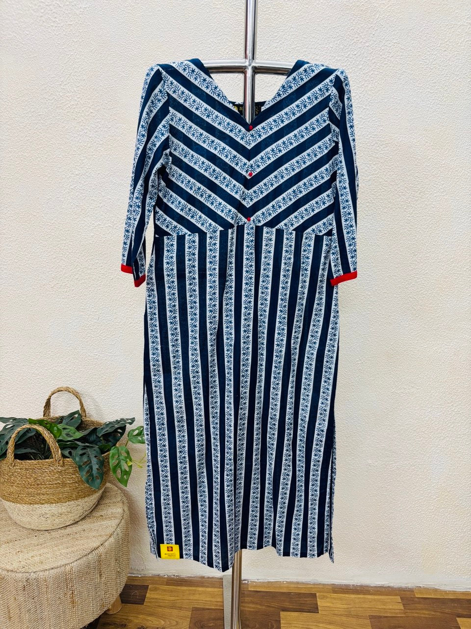 RS.600/- (50%Off on MRP Rs.1200/-)(DS-770)