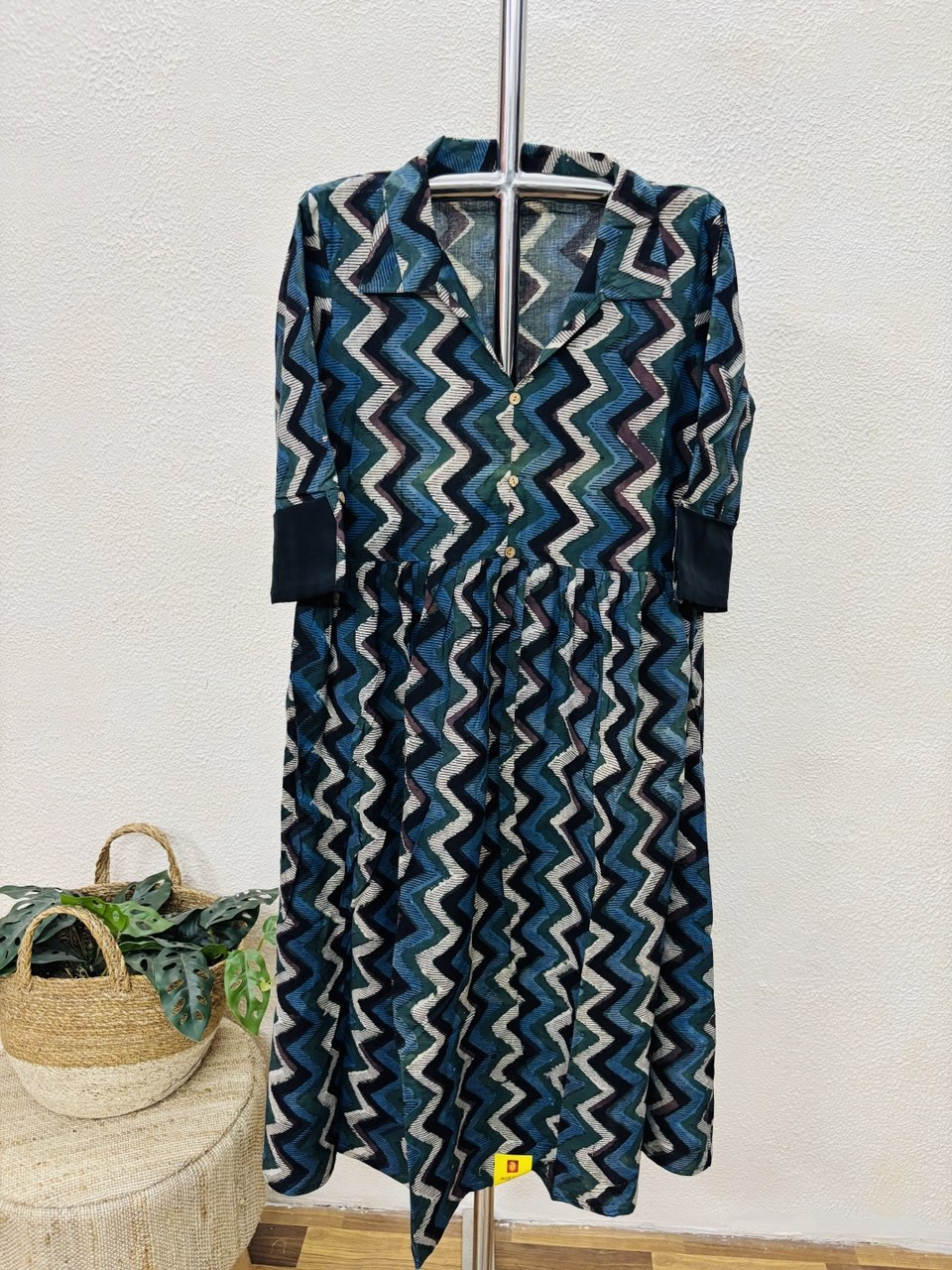 RS.550/- (50%Off on MRP Rs.1100/-)(DS-811)