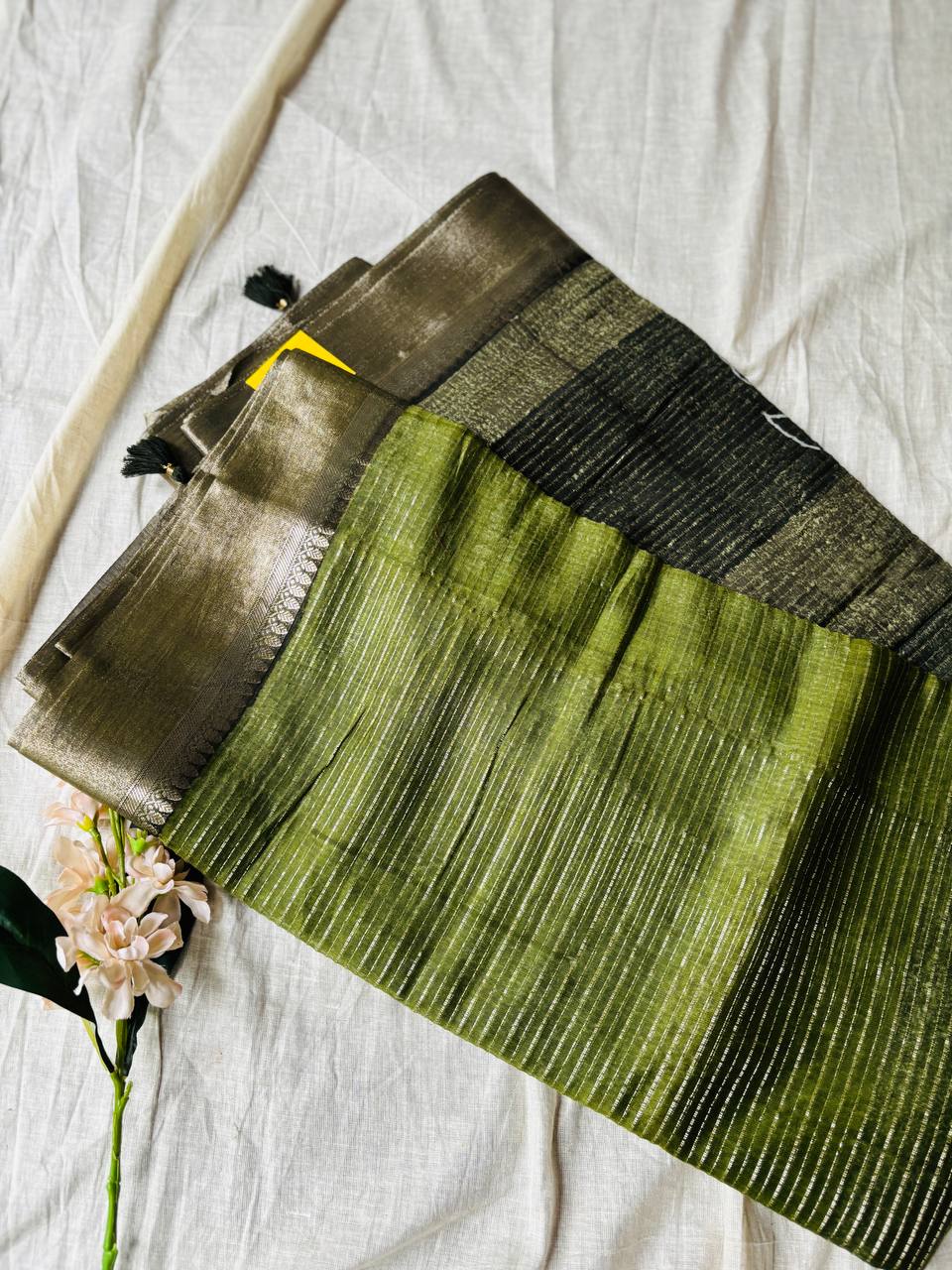 RS .1155/- (70% Off on MRP Rs.3850/-)( DS856)