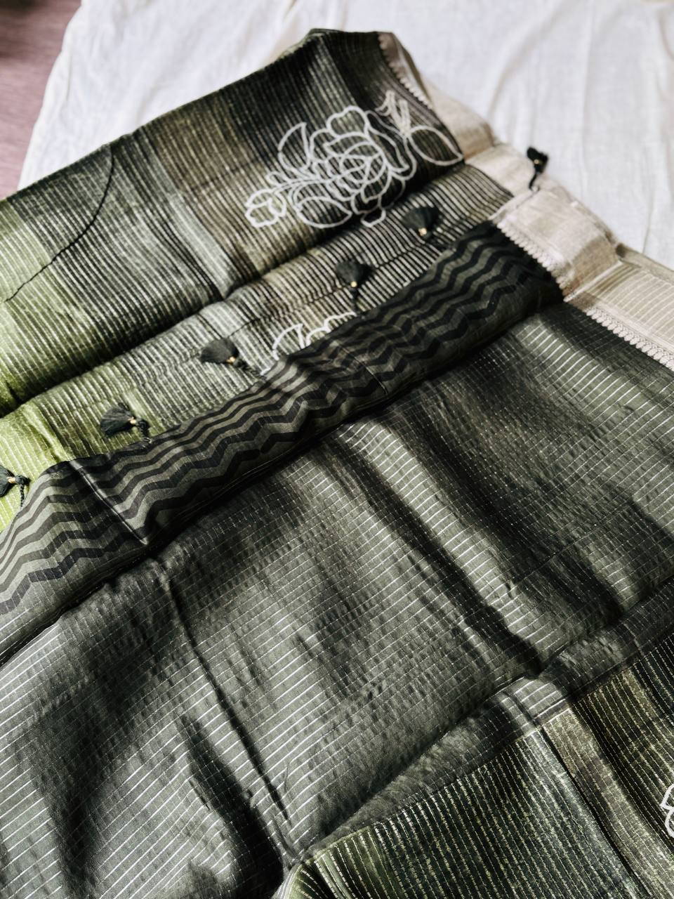 RS .1155/- (70% Off on MRP Rs.3850/-)( DS856)