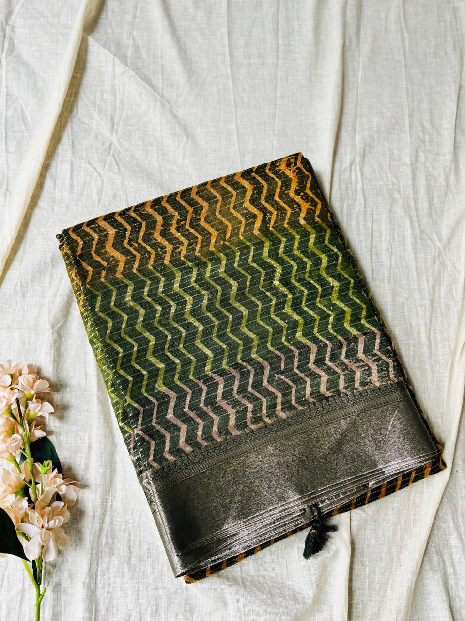 RS .1155/- (70% Off on MRP Rs.3850/-)( DS857)