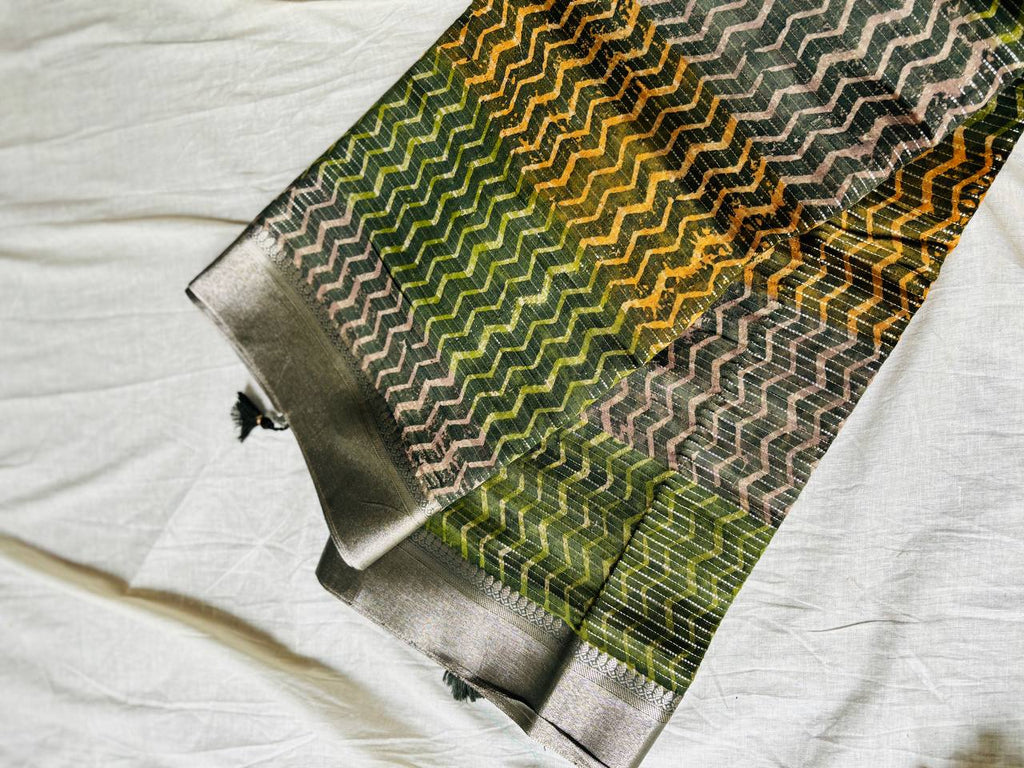 RS .1155/- (70% Off on MRP Rs.3850/-)( DS857)