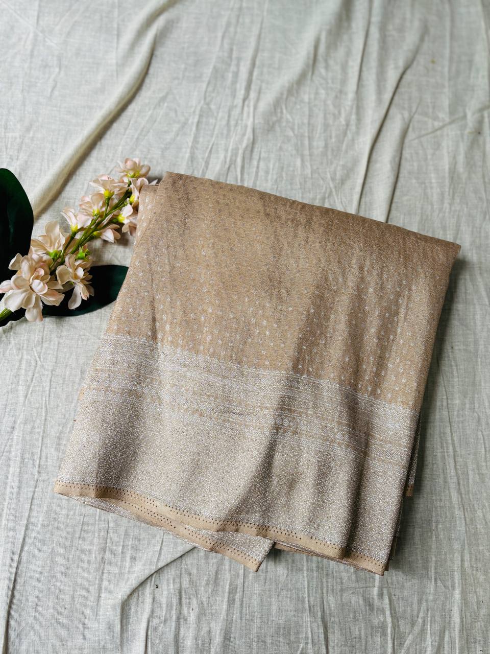 RS.752/- (60% Off on MRP Rs.1880/-)( DS888)