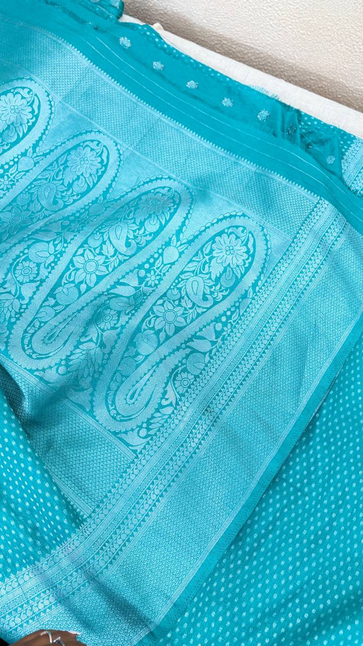 RS.752/- (60% Off on MRP Rs.1880/-)( DS889)