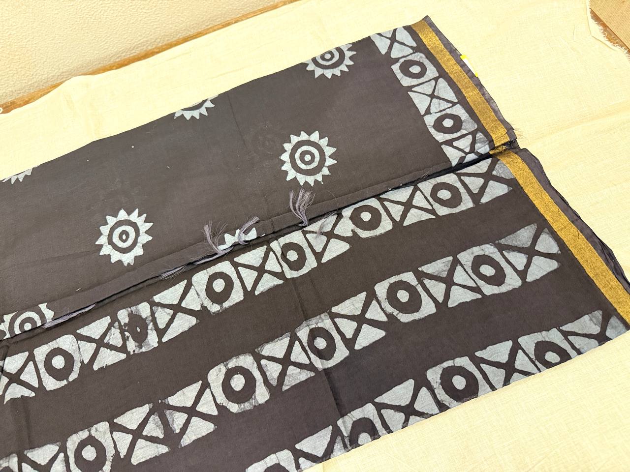 RS.633/- (50% Off on MRP Rs.1265/-)( DS898)